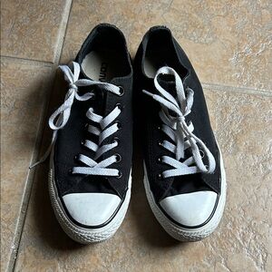 Converse all-stars low top size 8 with lots of wear left